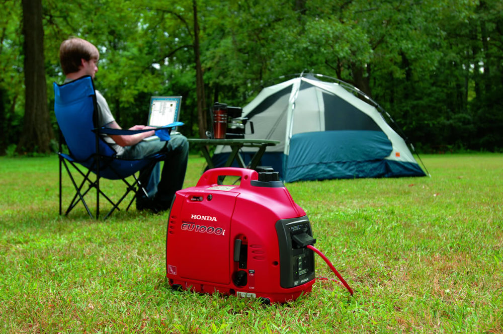 honda-eu1000i-1000w-super-quiet-portable-inverter-generator-6.jpg: Honda EU1000i lightweight portable inverter generator