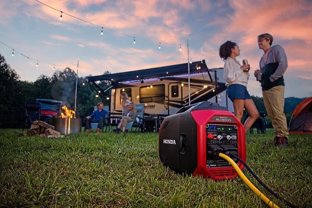 honda-eu3200i-3200w-50-state-inverter-generator-with-co-minder-carb-compliant-7.jpg: Honda EU3200i CARB compliant inverter generator