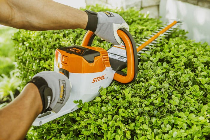 stihl-hsa-56-18-cordless-hedge-trimmer-kit-ak-system-5.jpg: STIHL HSA 56 18" Cordless Hedge Trimmer Kit (AK System) – AK battery system (36V)
