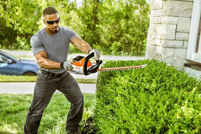 stihl-hsa-56-18-cordless-hedge-trimmer-kit-ak-system-6.jpg: STIHL HSA 56 18" Cordless Hedge Trimmer Kit (AK System) – 18" blade